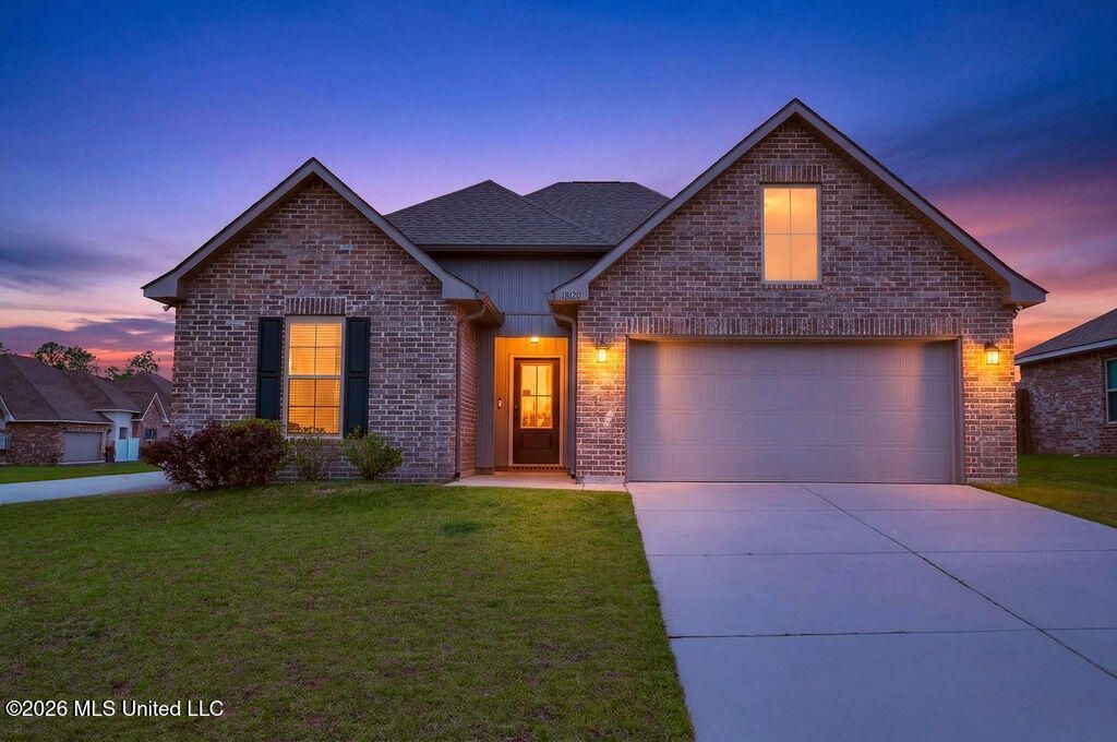 18120 Evergreen Drive, Gulfport, MS 39503 Main Photo