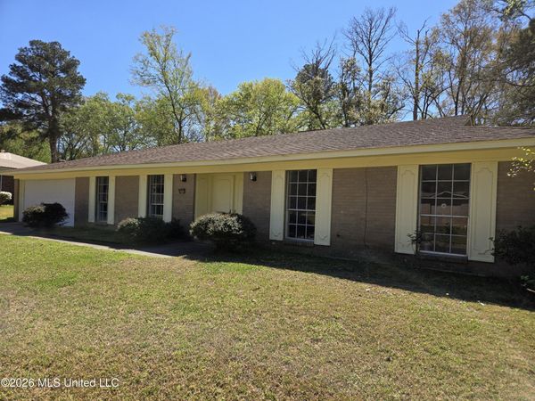 2282 Charmwood Drive, Jackson, MS 39204