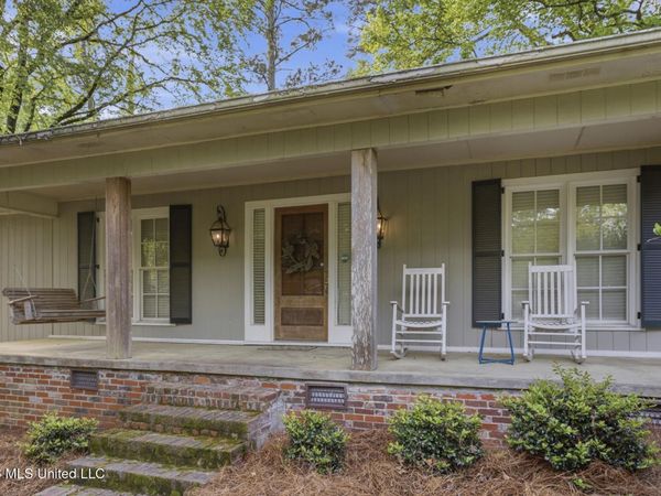 1527 Kimwood Circle, Jackson, MS 39211