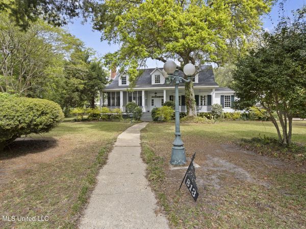813 Harbor Lane, Pascagoula, MS 39567