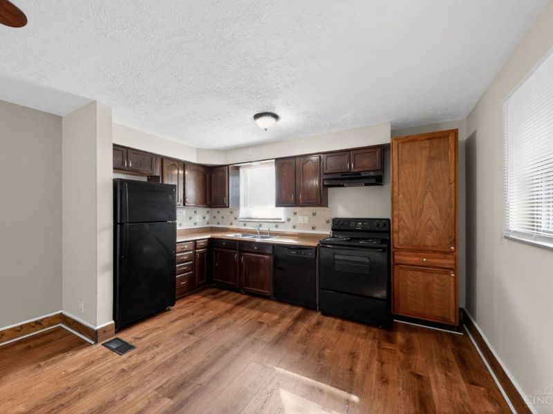 2290 Deblin Drive, Springfield Twp., OH 45239 Photo 8