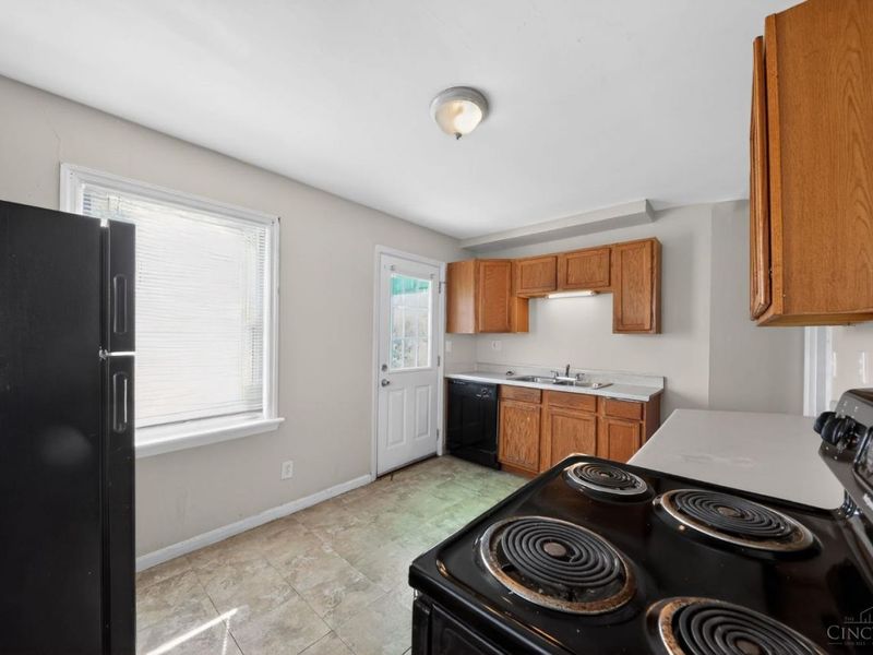 1893 Ashbrook Drive, Cincinnati, OH 45238 Photo 11