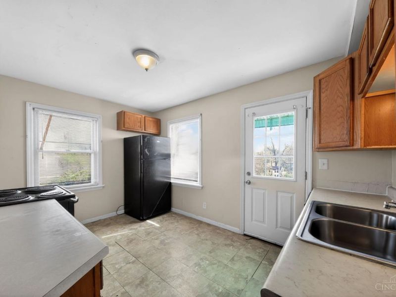 1893 Ashbrook Drive, Cincinnati, OH 45238 Photo 12