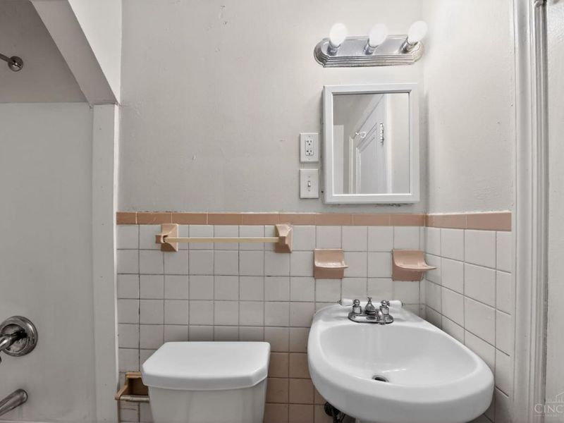 1893 Ashbrook Drive, Cincinnati, OH 45238 Photo 17