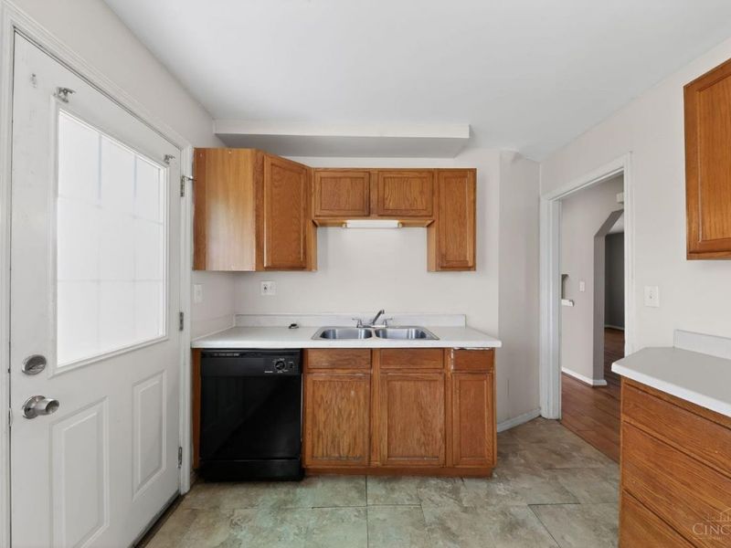 1893 Ashbrook Drive, Cincinnati, OH 45238 Photo 18