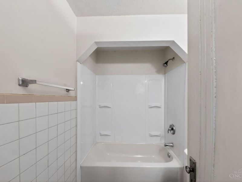 1893 Ashbrook Drive, Cincinnati, OH 45238 Photo 19