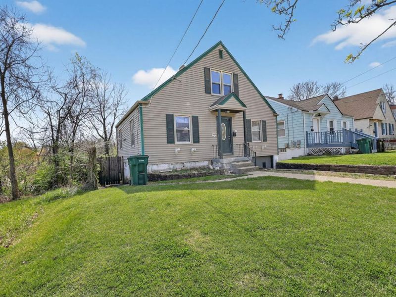 1893 Ashbrook Drive, Cincinnati, OH 45238 Photo 2