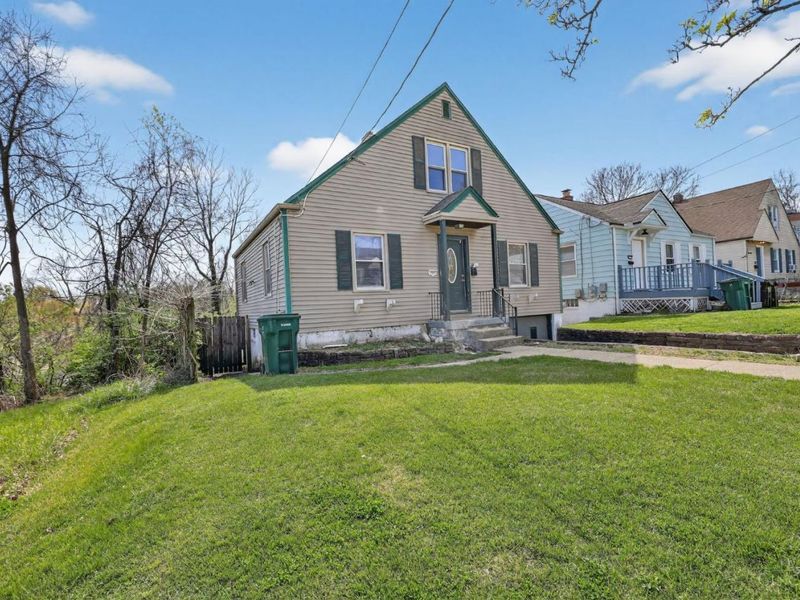 1893 Ashbrook Drive, Cincinnati, OH 45238 Photo 3