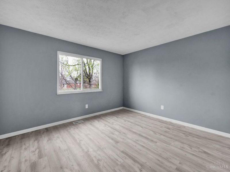 1034 W Kemper Road, Forest Park, OH 45240 Photo 27