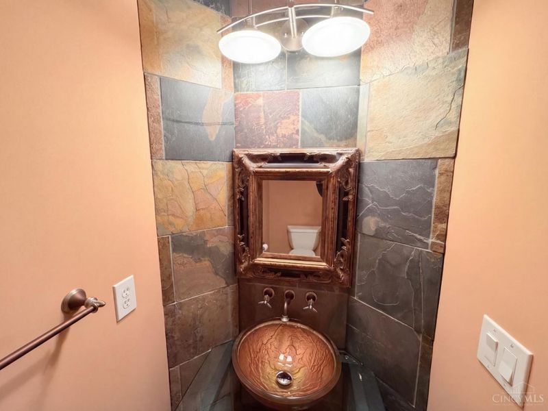 8016 Stonegate Drive, Anderson Twp, OH 45255 Photo 11