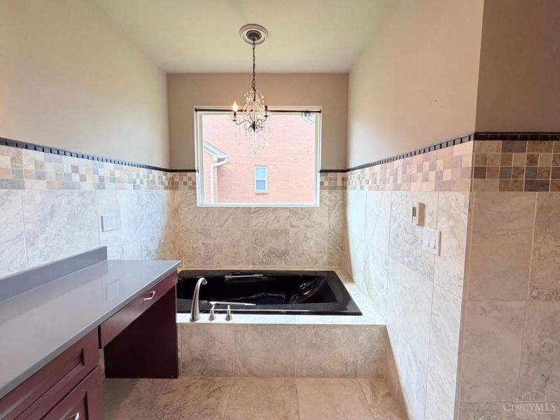 8016 Stonegate Drive, Anderson Twp, OH 45255 Photo 13