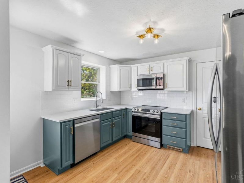 4407 Raceview Avenue, Green Township, OH 45211 Photo 12