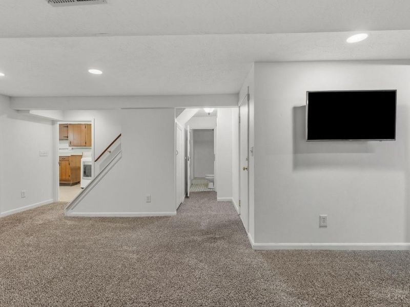 4407 Raceview Avenue, Green Township, OH 45211 Photo 33