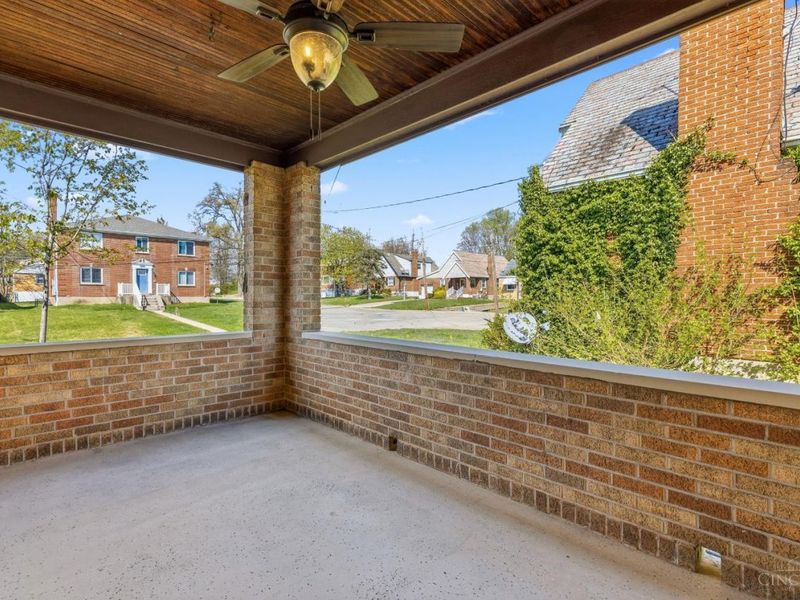 4407 Raceview Avenue, Green Township, OH 45211 Photo 4