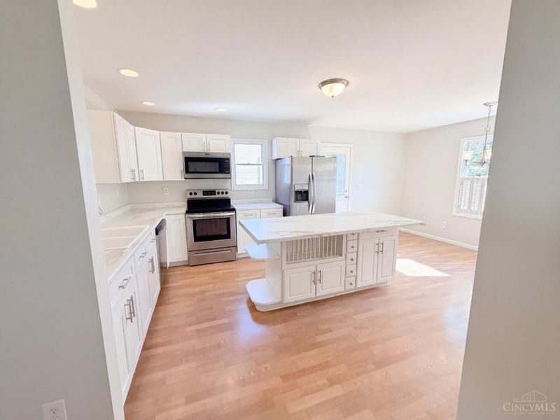 1379 Gumbert Drive, Batavia Twp, OH 45102 Photo 2