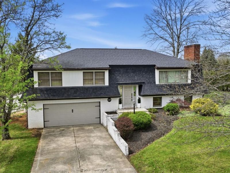 3395 Triplecrown Drive, Miami Twp, OH 45052 Photo 2