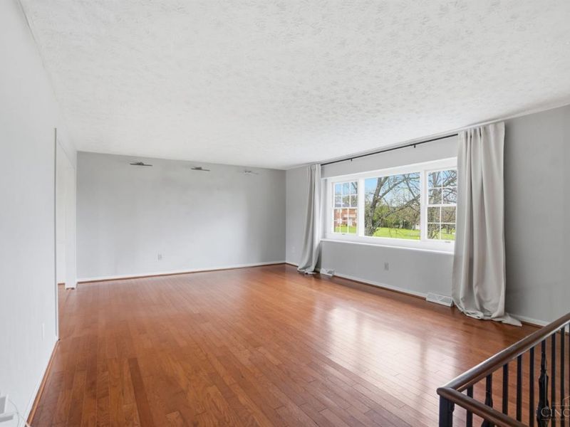 3395 Triplecrown Drive, Miami Twp, OH 45052 Photo 8