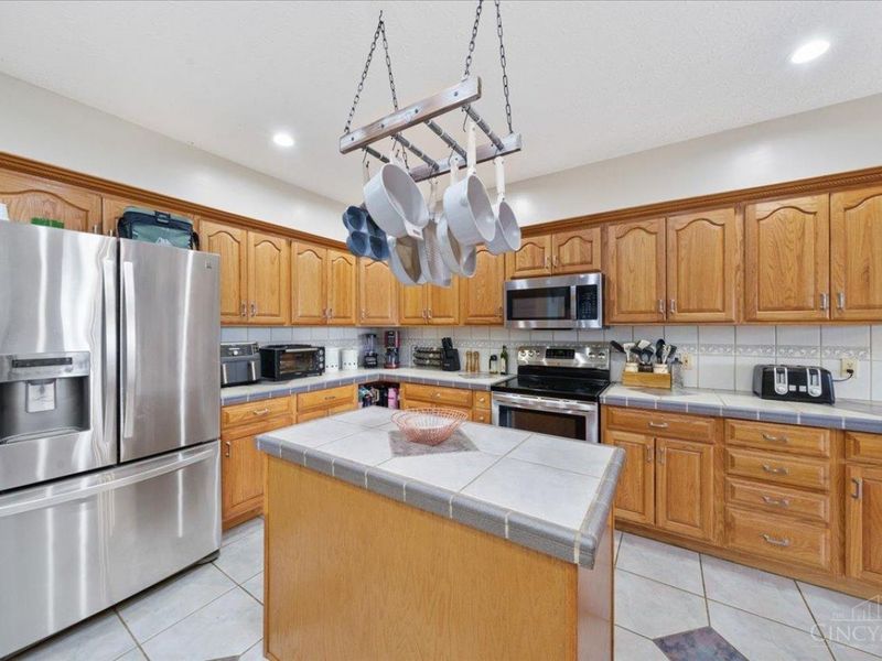 1034 Hill Top Lane, Franklin Twp, OH 45120 Photo 10