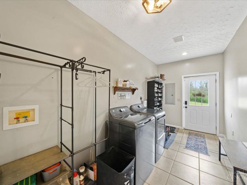 1034 Hill Top Lane, Franklin Twp, OH 45120 Photo 15