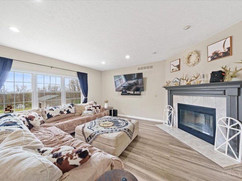 1034 Hill Top Lane, Franklin Twp, OH 45120 Photo 4