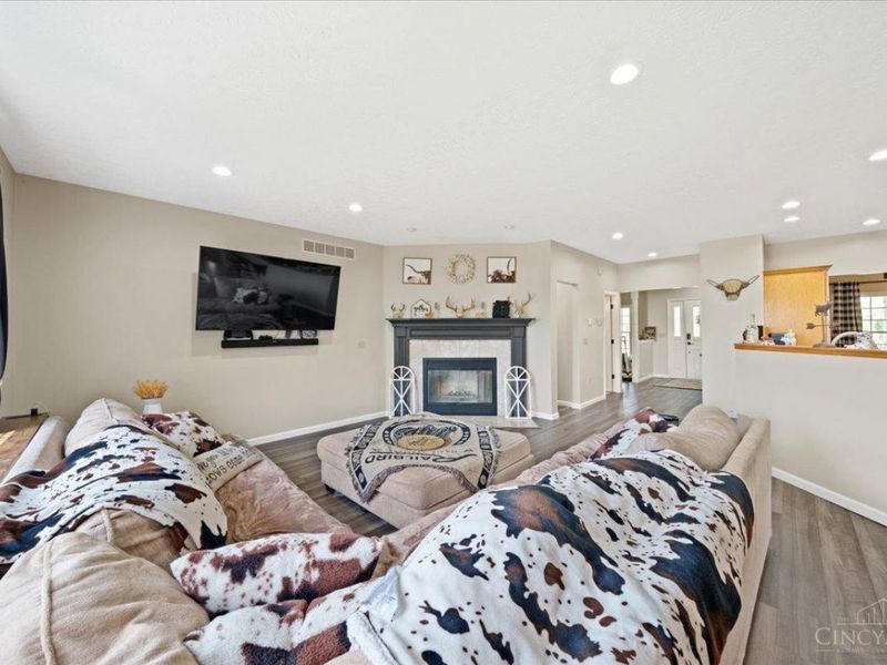 1034 Hill Top Lane, Franklin Twp, OH 45120 Photo 6