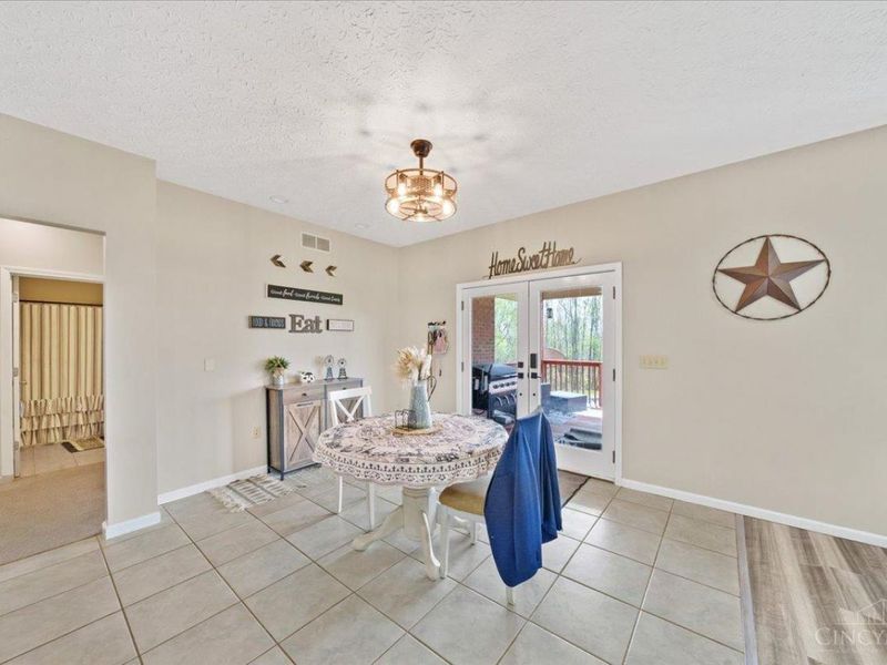 1034 Hill Top Lane, Franklin Twp, OH 45120 Photo 7