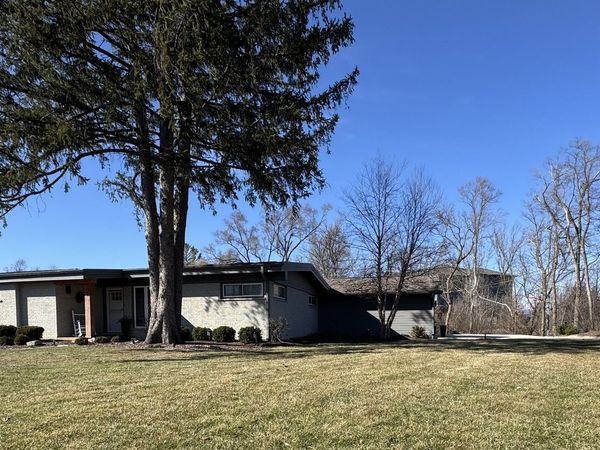 2 W Ridge Avenue , Prospect Heights, IL 60070