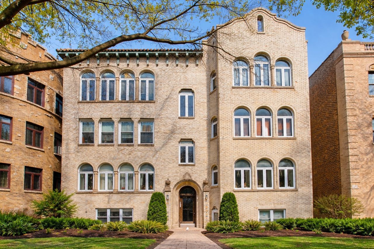 2314 W Farwell Avenue, Unit GW, Chicago, IL 60645 Main Photo