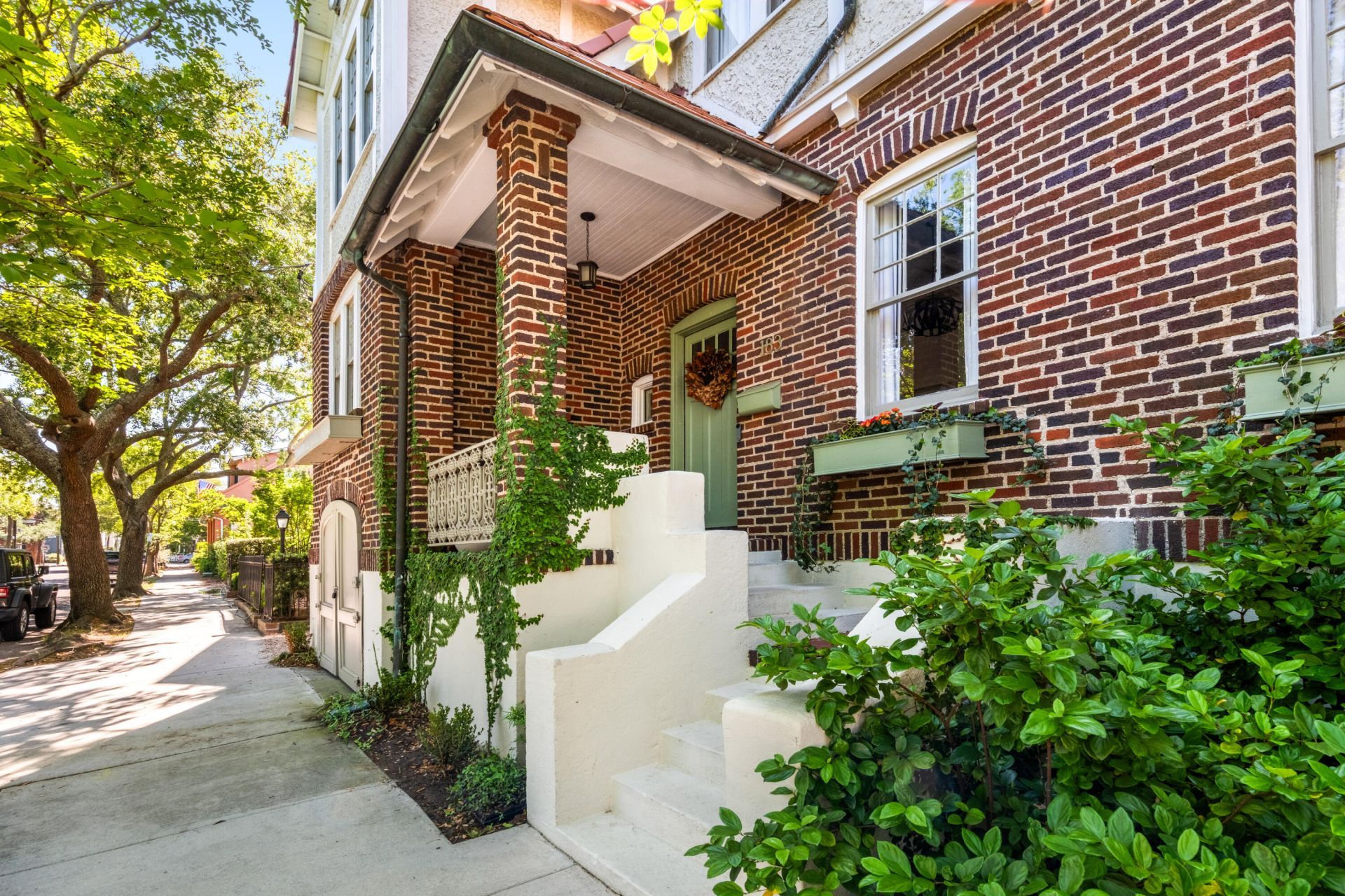 183 Tradd Street Photo 8