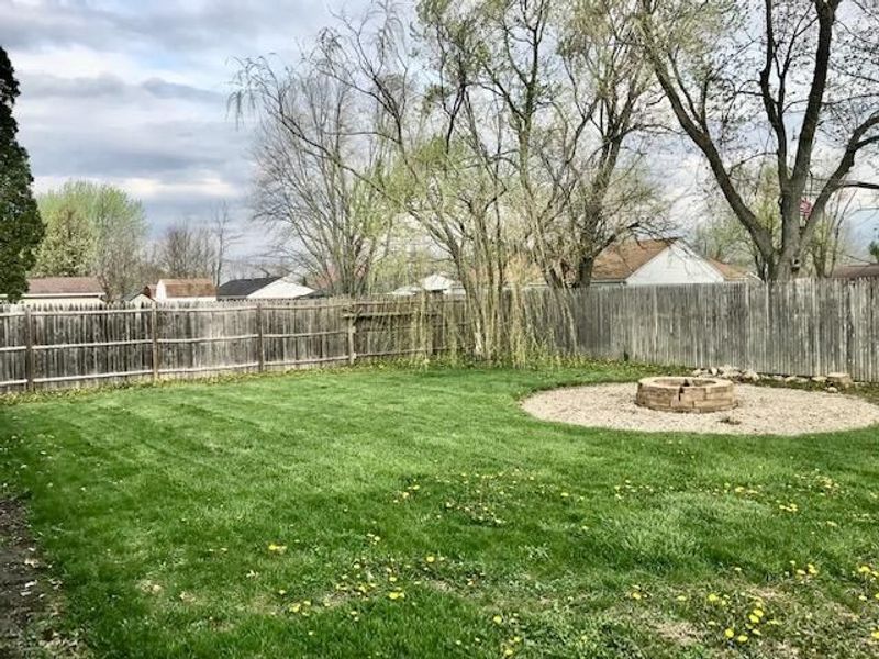 814 Primrose Drive, Wapakoneta, OH 45895 Photo 6