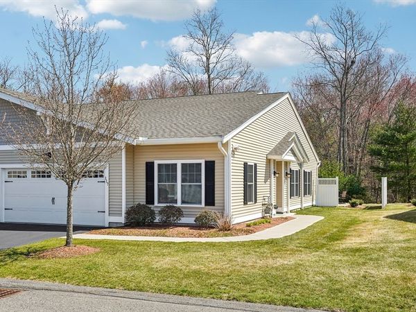 117 Rogerson Xing, Unit 117, Uxbridge, MA 01569