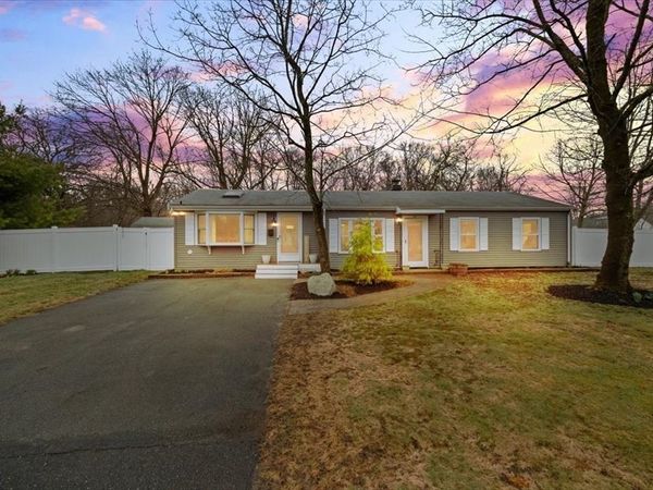 27 Hogg Memorial Dr, Whitman, MA 02382