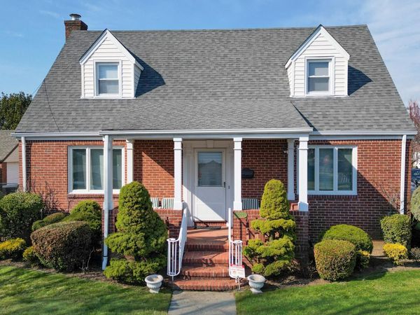 1102 Phoebe Street , Franklin Square, NY 11010