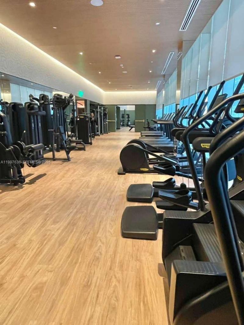 77 SE 5, Unit 1915, Miami, FL 33131 Photo