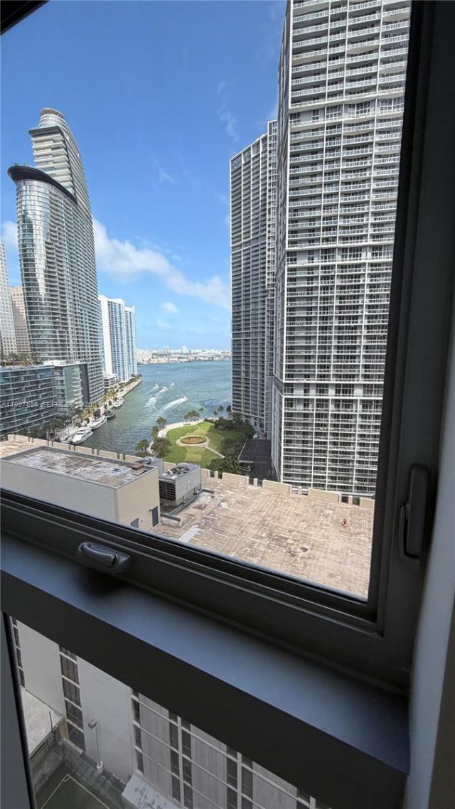 77 SE 5, Unit 1915, Miami, FL 33131 Photo