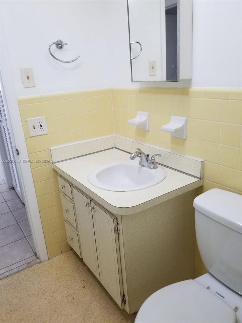 701 NW 1st St , Unit 19, Hallandale Beach, FL 33009 Photo