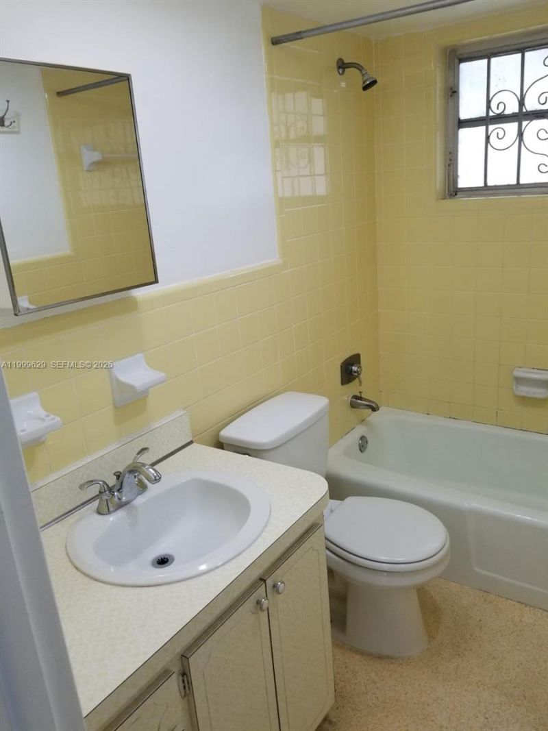 701 NW 1st St , Unit 19, Hallandale Beach, FL 33009 Photo