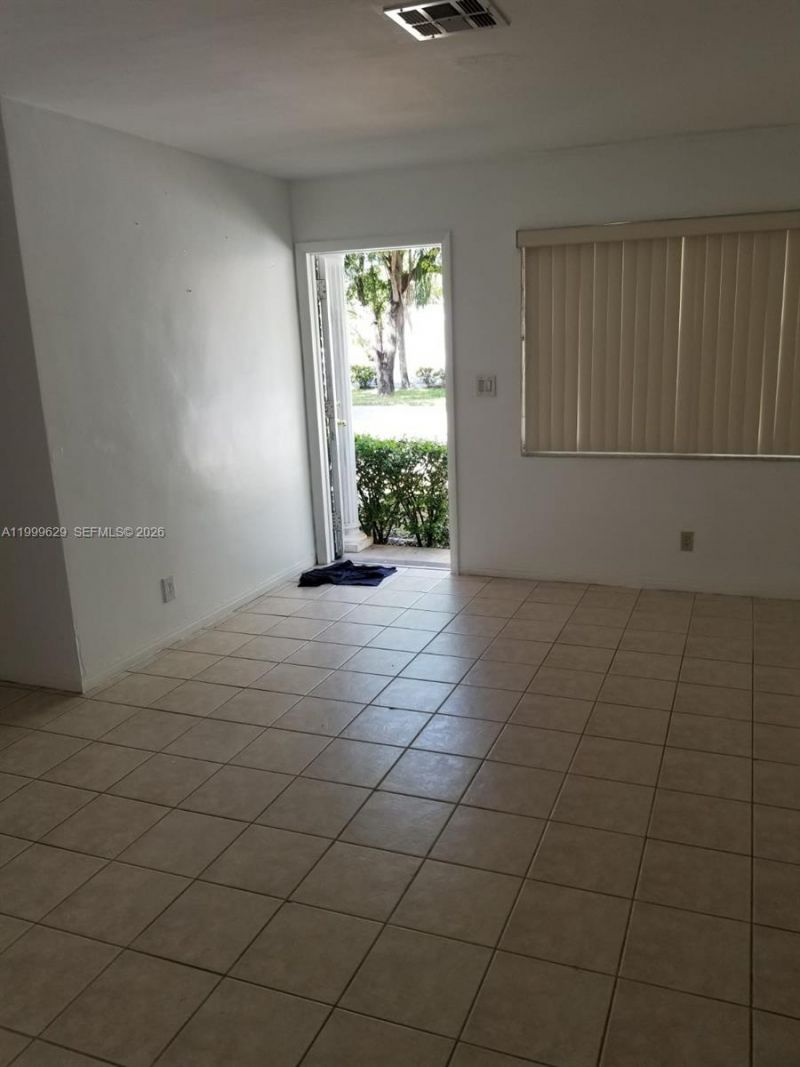 701 NW 1st St , Unit 19, Hallandale Beach, FL 33009 Photo