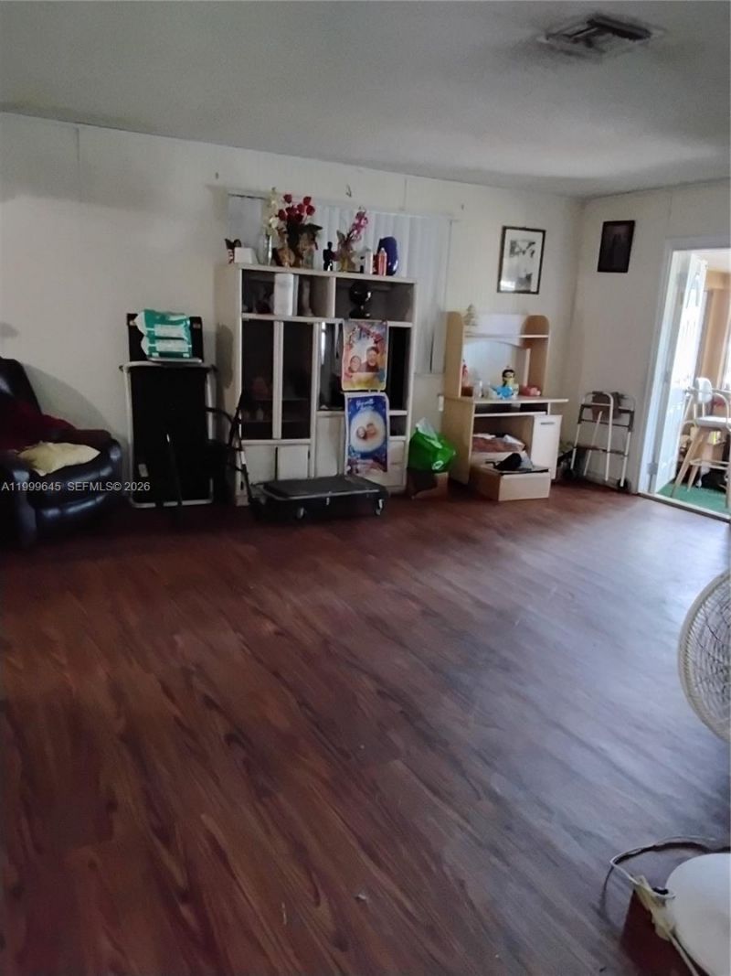 2124 NW 81st St, Miami, FL 33147 Photo