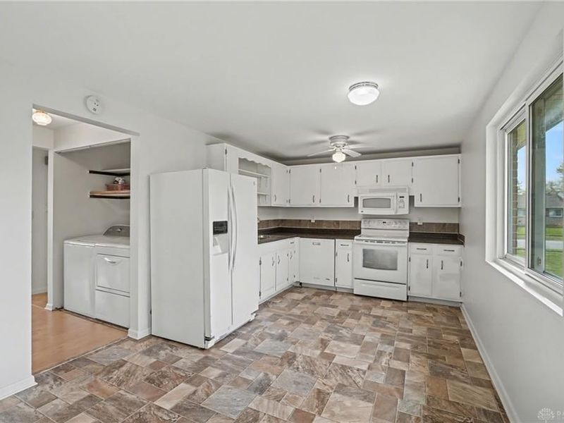 301 Porter Drive, Englewood, OH 45322 Photo 12