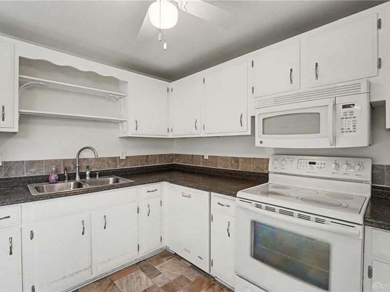 301 Porter Drive, Englewood, OH 45322 Photo 14