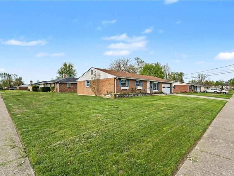 301 Porter Drive, Englewood, OH 45322 Photo 3