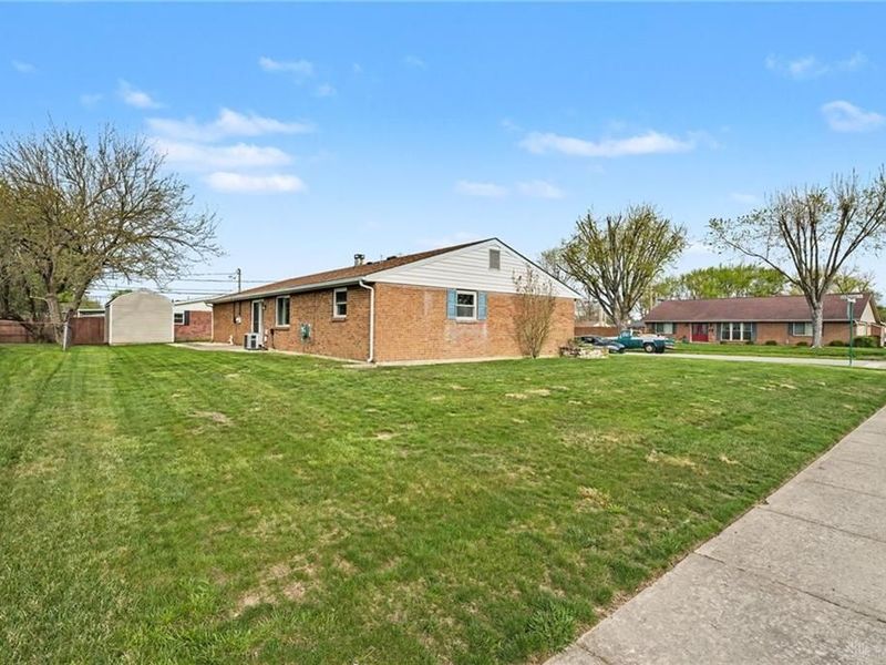 301 Porter Drive, Englewood, OH 45322 Photo 4