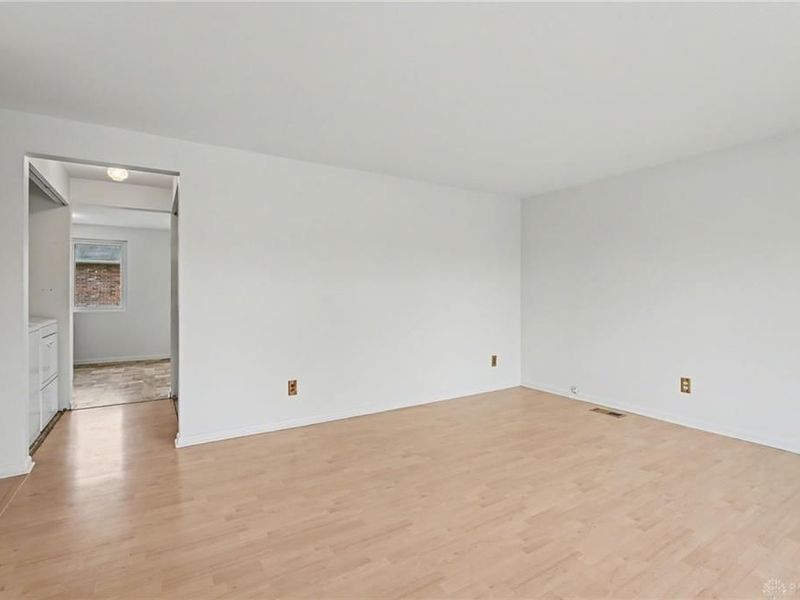 301 Porter Drive, Englewood, OH 45322 Photo 8