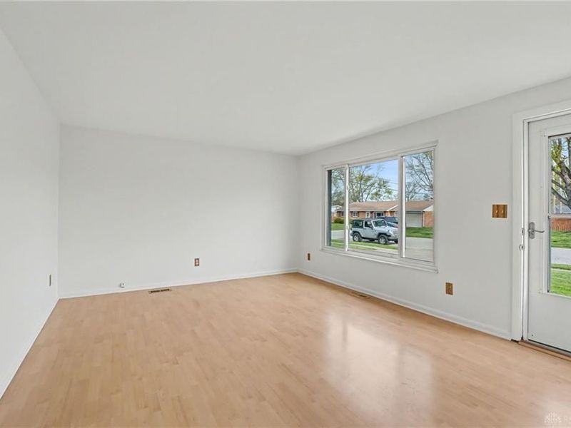 301 Porter Drive, Englewood, OH 45322 Photo 9