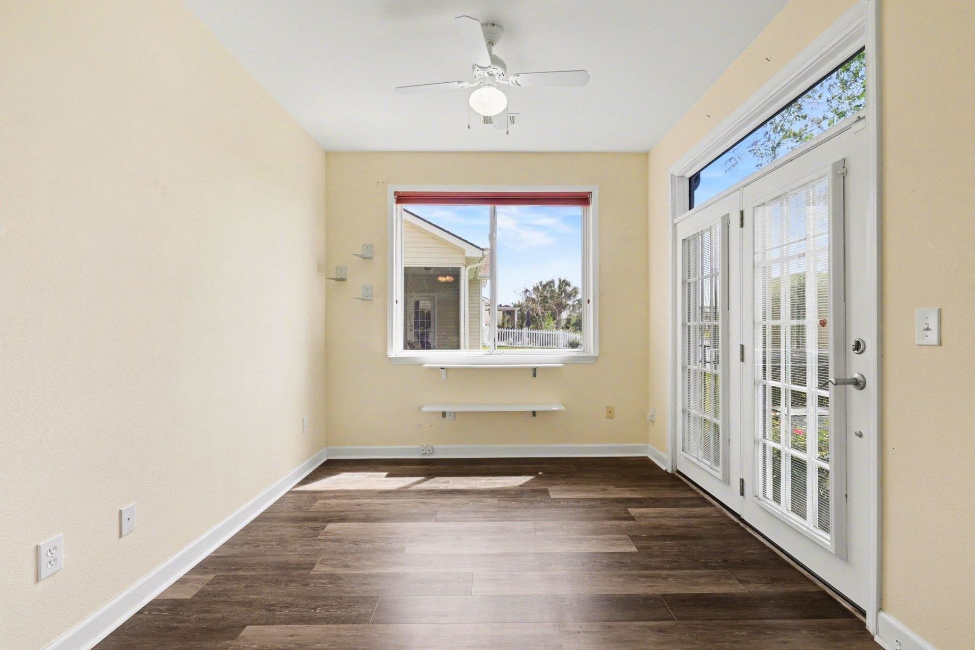 363 Vermillion Dr. Photo 12