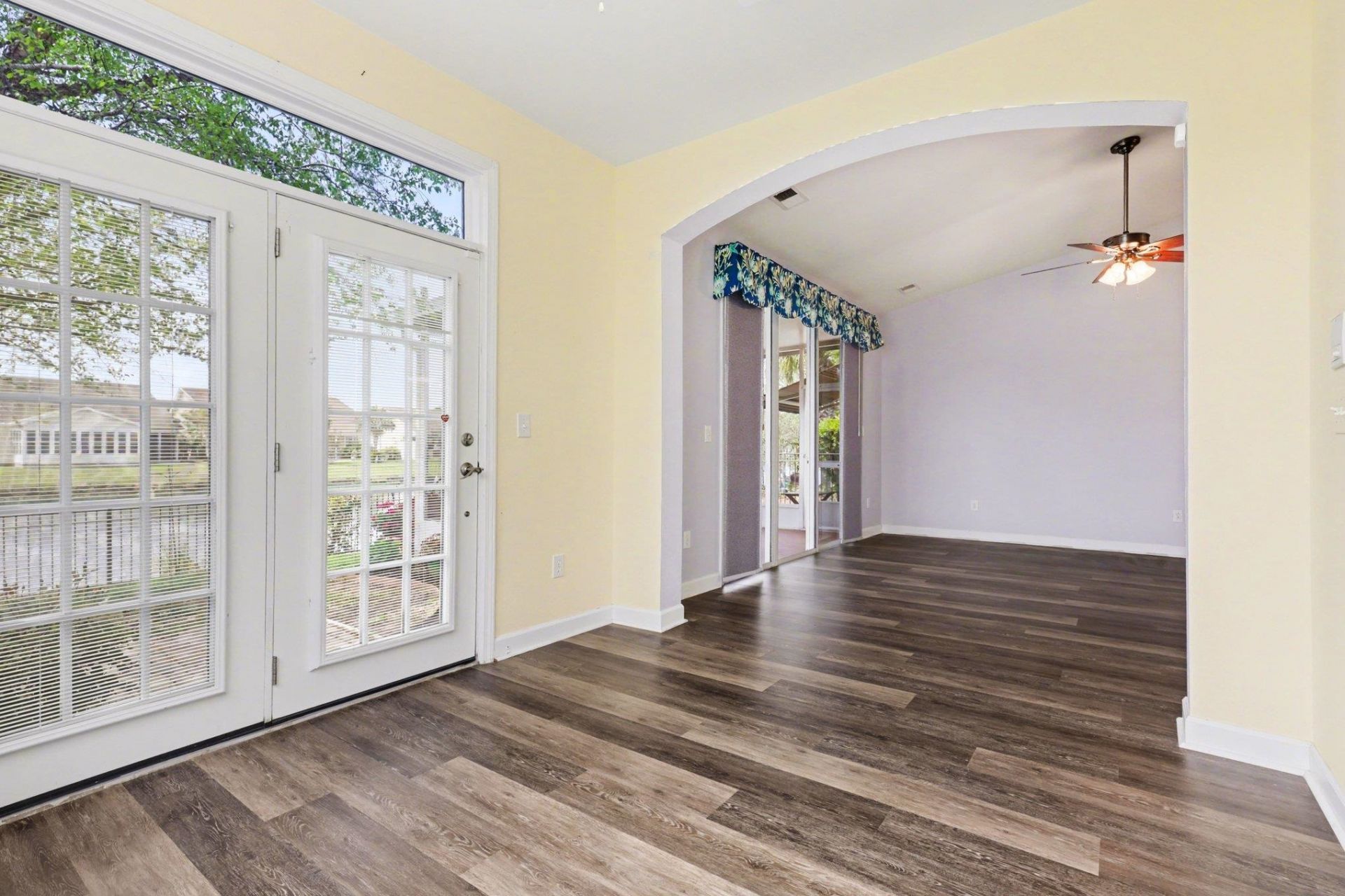 363 Vermillion Dr. Photo 13