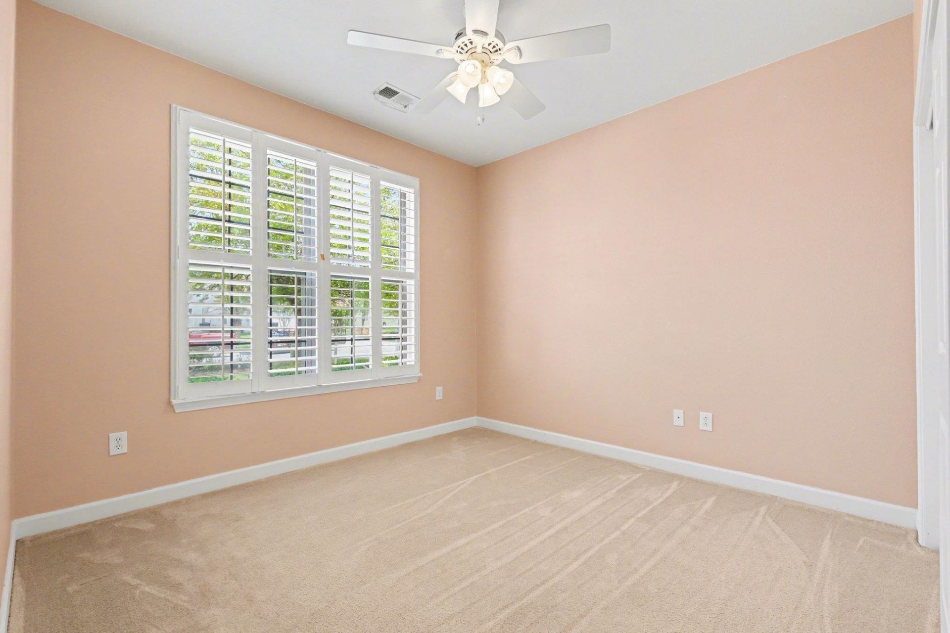 363 Vermillion Dr. Photo 22