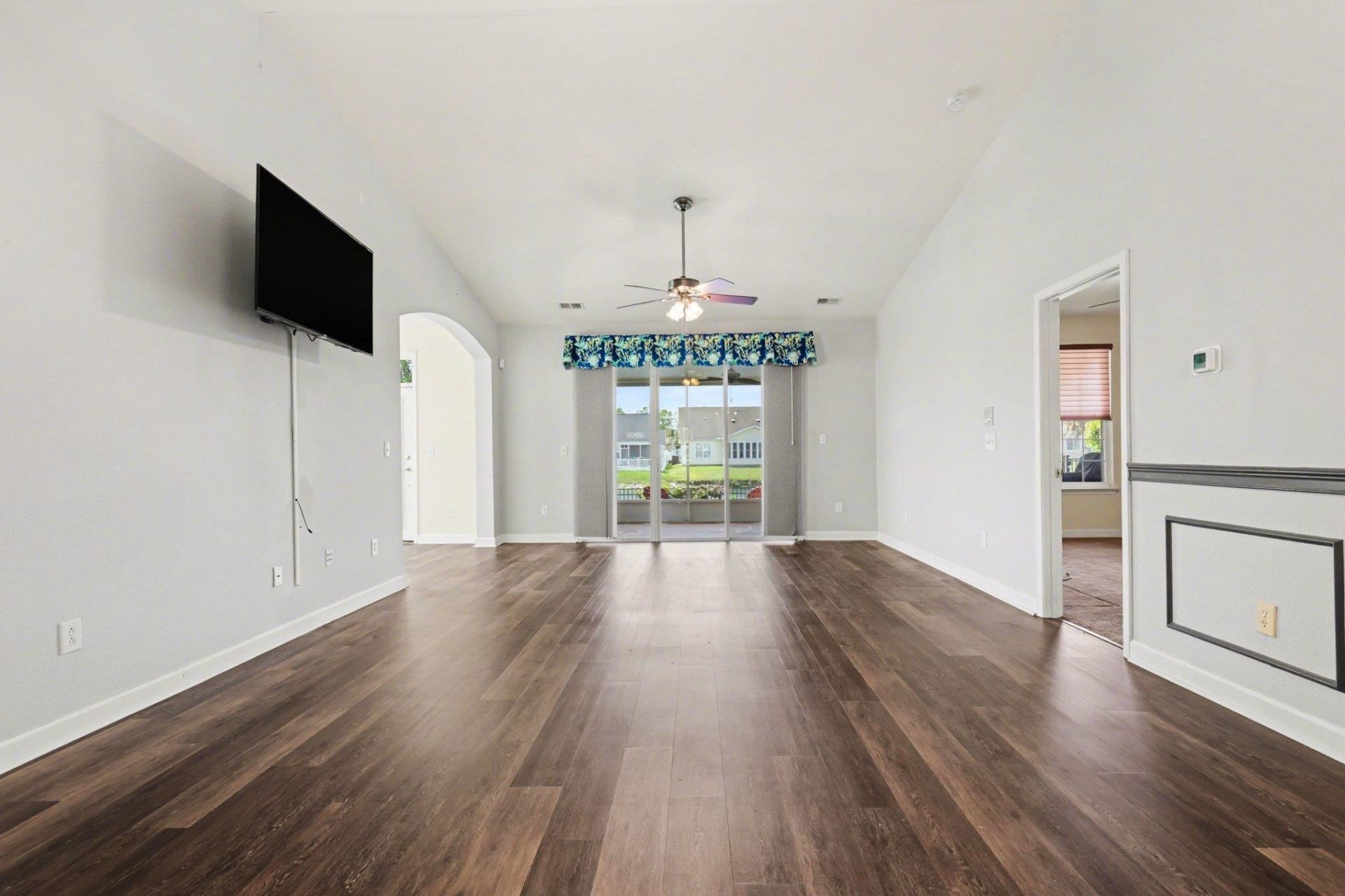 363 Vermillion Dr. Photo 5