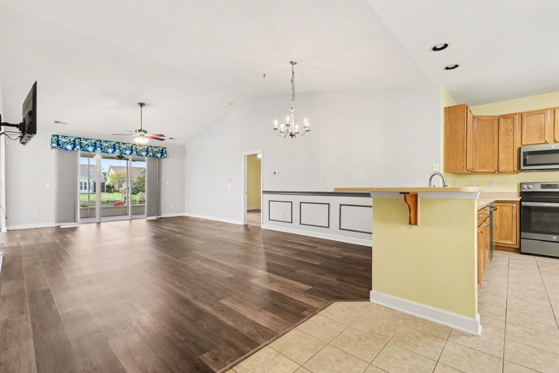 363 Vermillion Dr. Photo 7